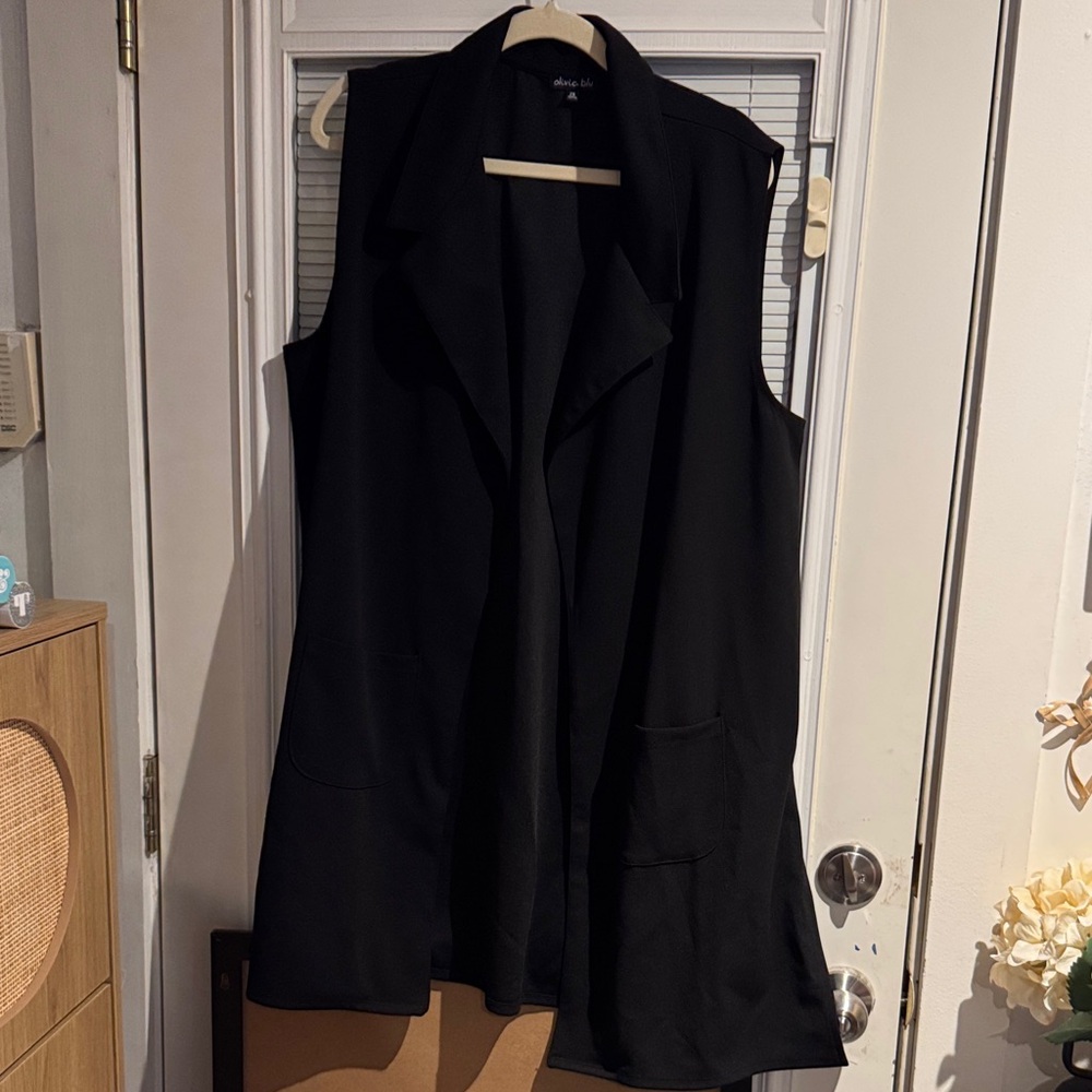 Elegant Black Sleeveless Vest